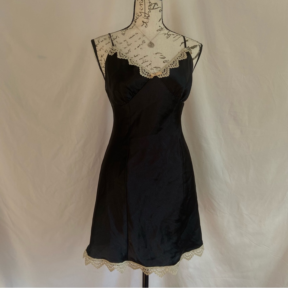 Gilligan & O'Malley Black Slip with Cream Lace Trim